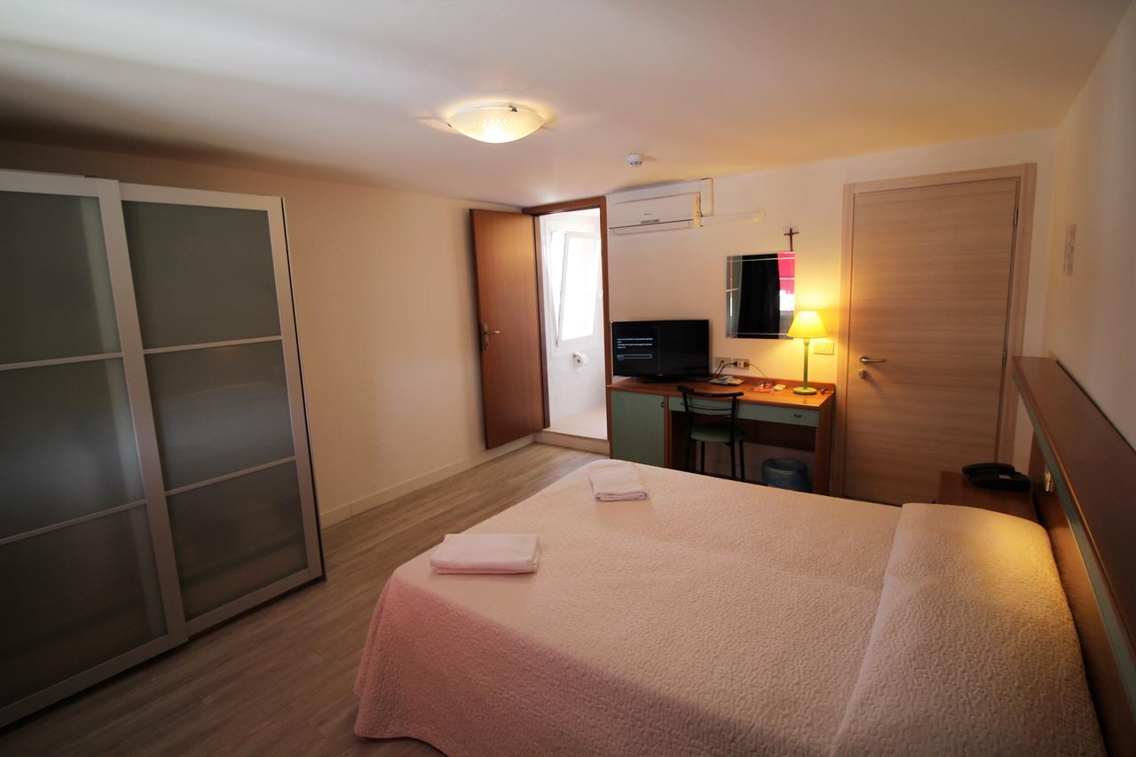 Hotel Rex 카오를레 외부 사진
